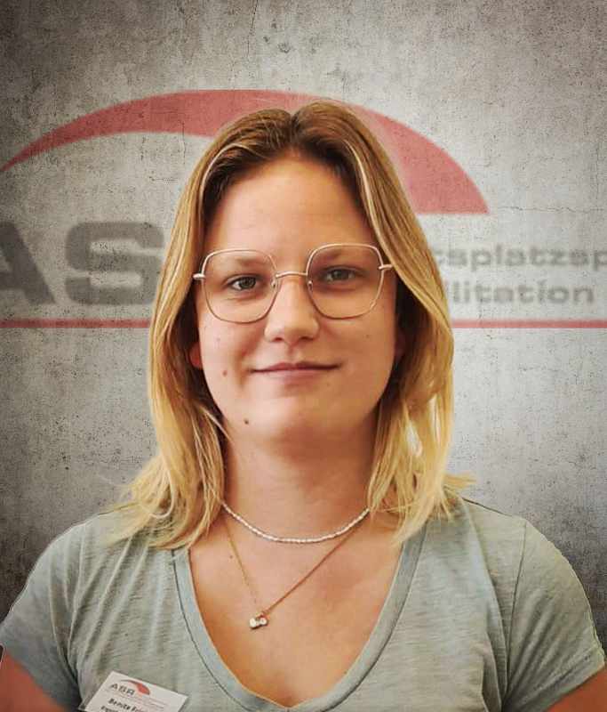 Ergotherapeutin in Ausbildung zur Handtherapeutin. Motorisch-funktionelle Therapie, HLT, Sensibilisation & Desensibilisation, Hilfsmittelberatung, Spiegeltherapie, ADLs, Narbenbehandlung sowie Schienenversorgung.