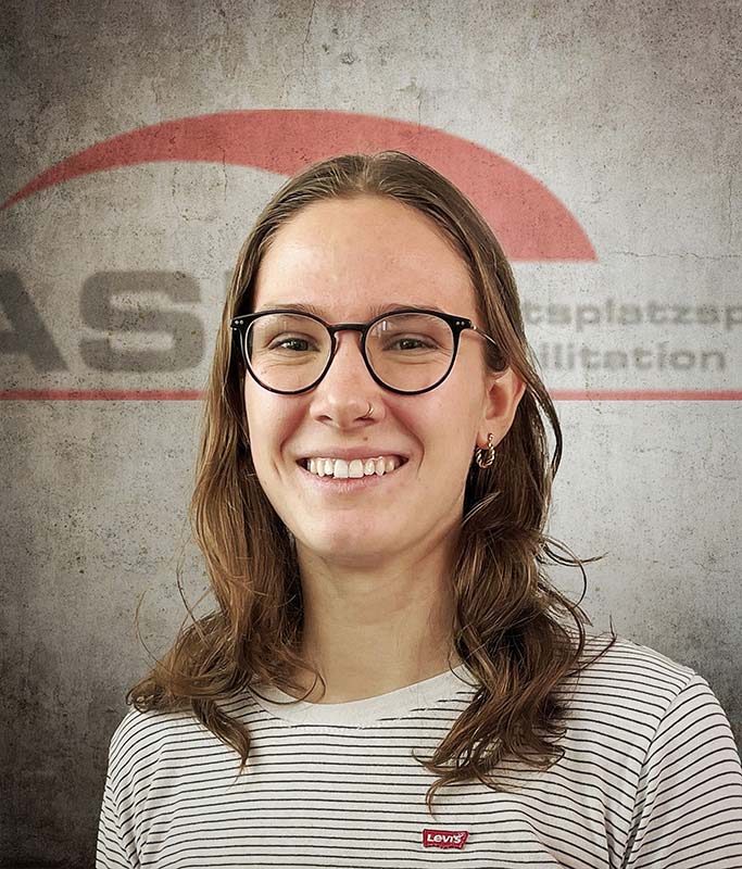 Motorisch-funktionelle Therapie, HLT, Sensibilisation & Desensibilisation, Hilfsmittelberatung, Spiegeltherapie, ADLs, Narbenbehandlung sowie Schienenversorgung.